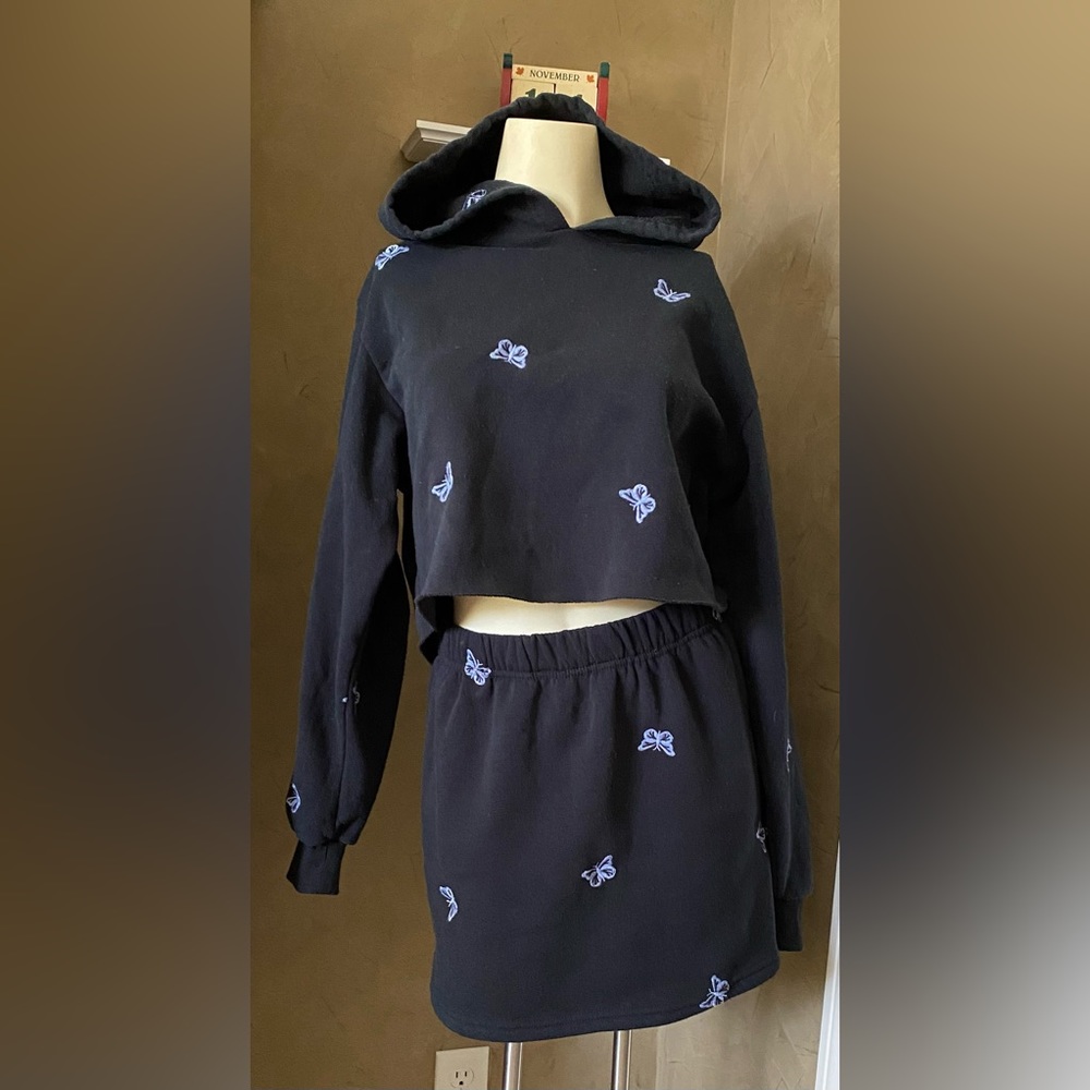 Cali 1850 Los Angeles Cropped Hoodie Sweatshirt and skirt Butterfly embroidery